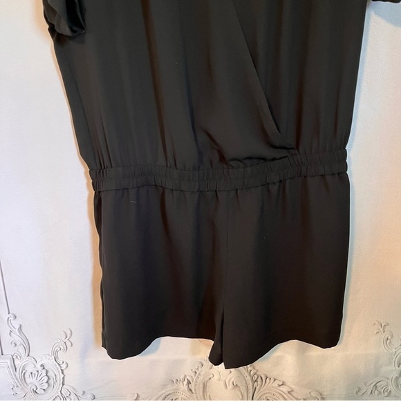 NWOT BCBG shorts romper black size Medium - Picture 3 of 8